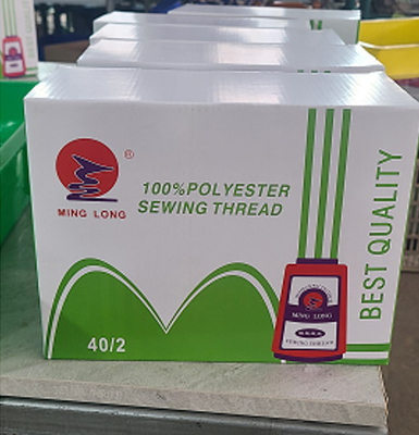Ετικέτα 40/2 Polyester Spun Sewing Thread για ραπτομηχανή υψηλής ταχύτητας 5000Y/Cone